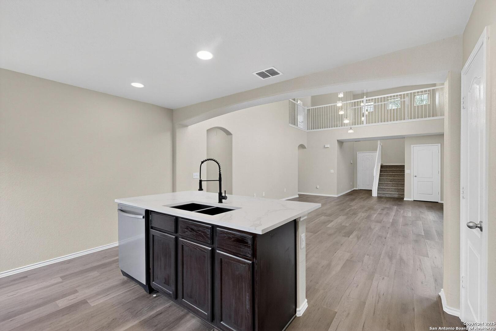 property viewer photo 10