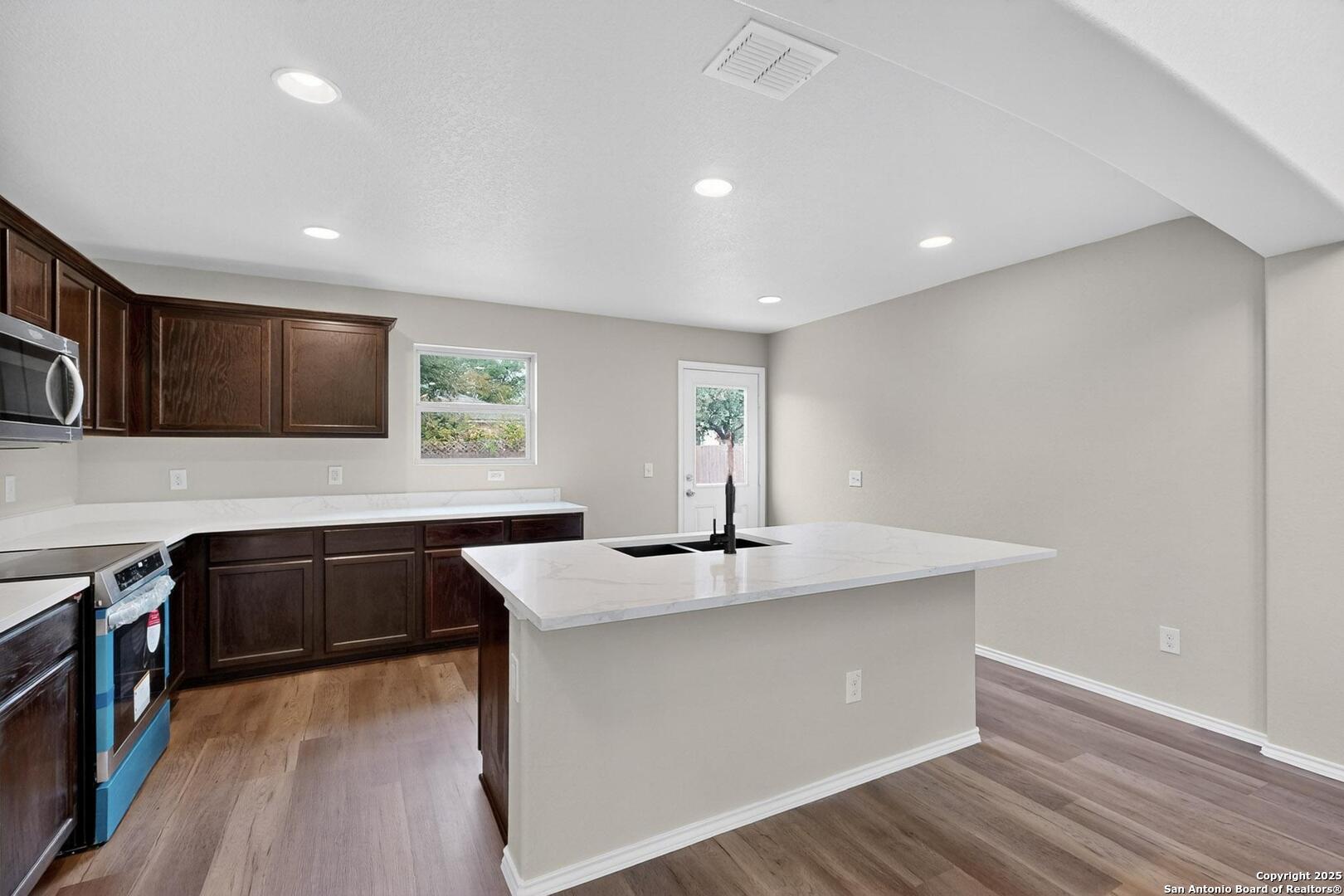 property viewer photo 11