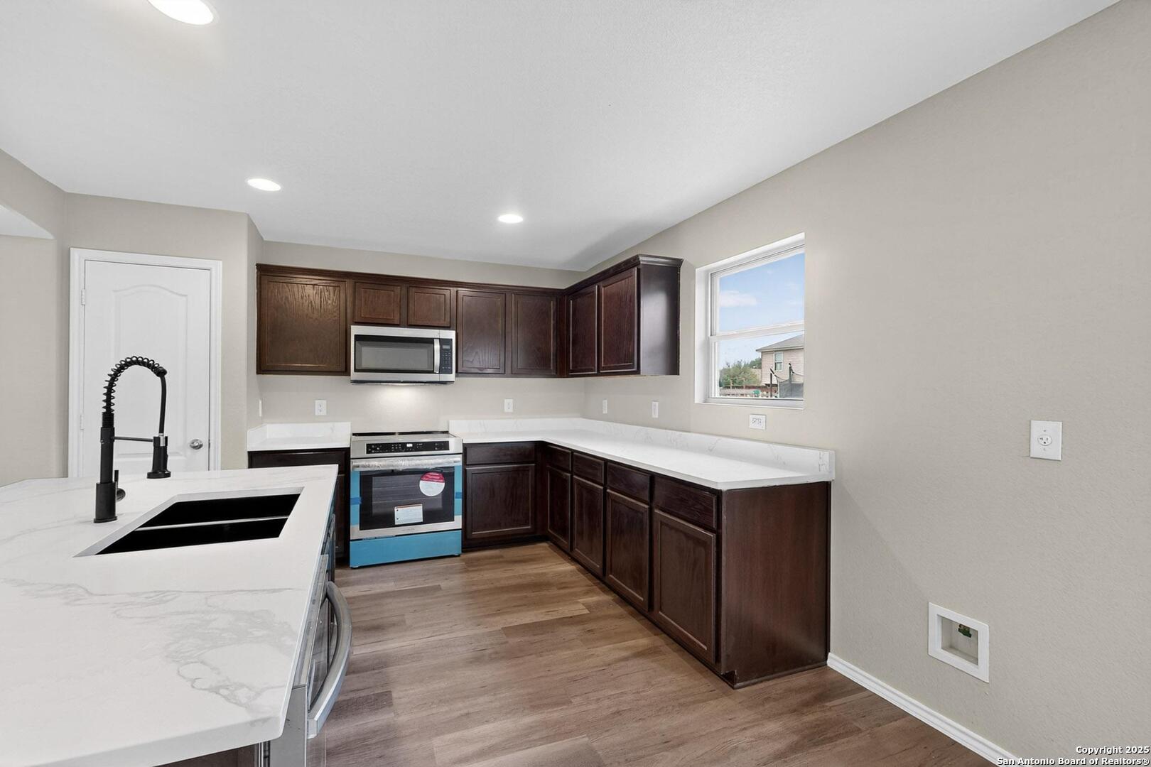 property viewer photo 8