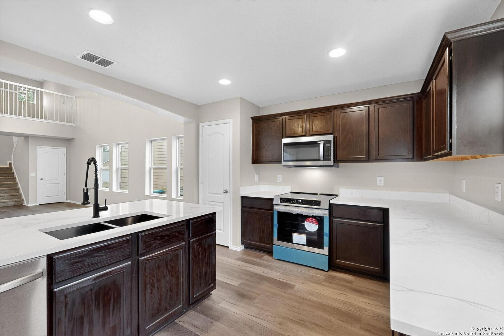 property viewer photo 9