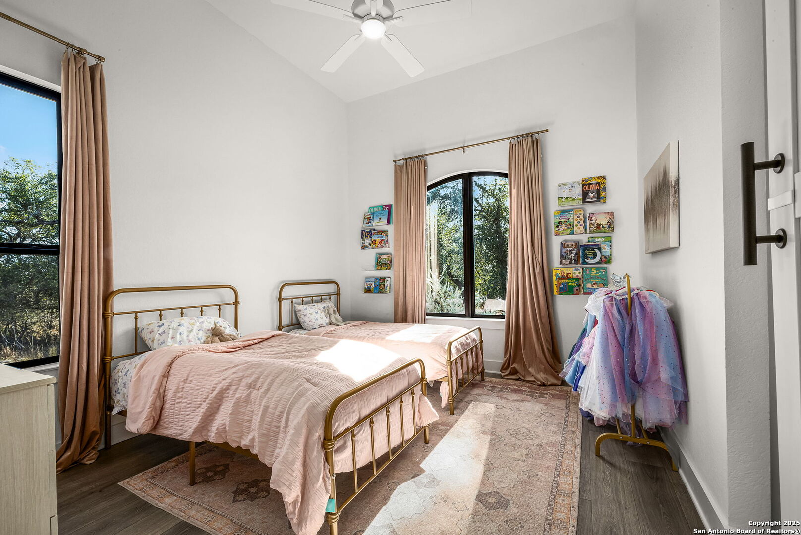 property viewer photo 27