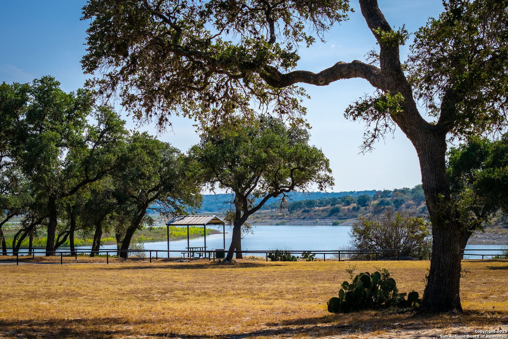 property viewer photo 44