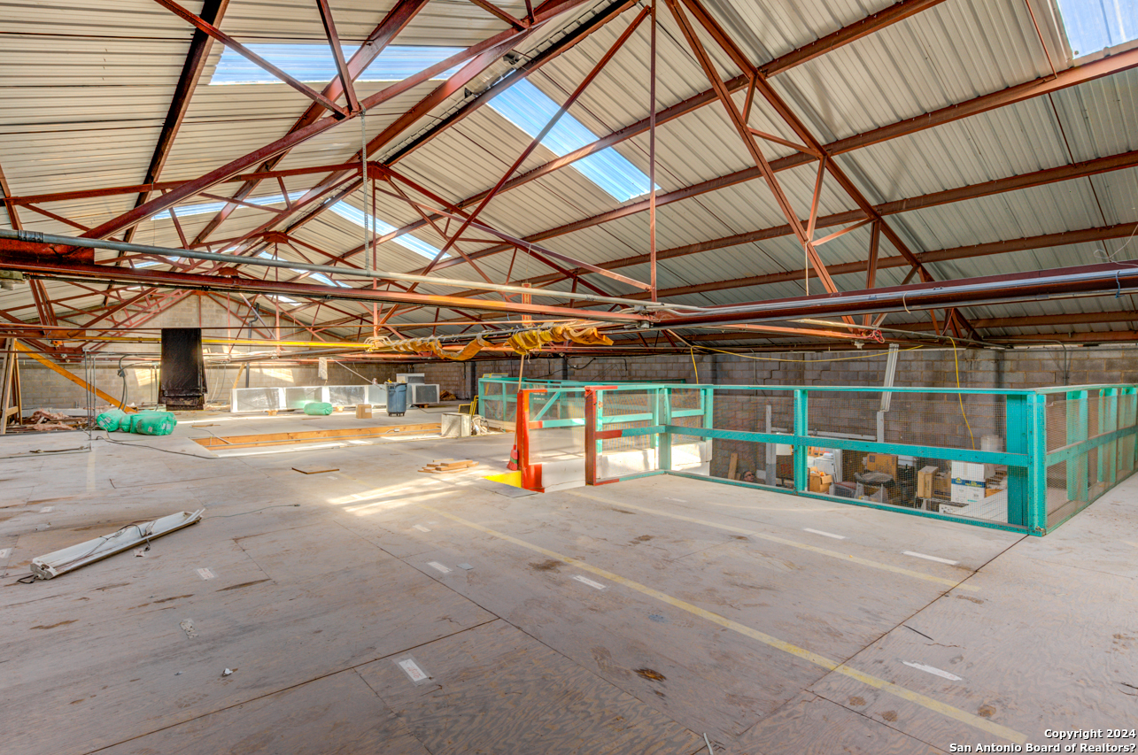main property photo 16