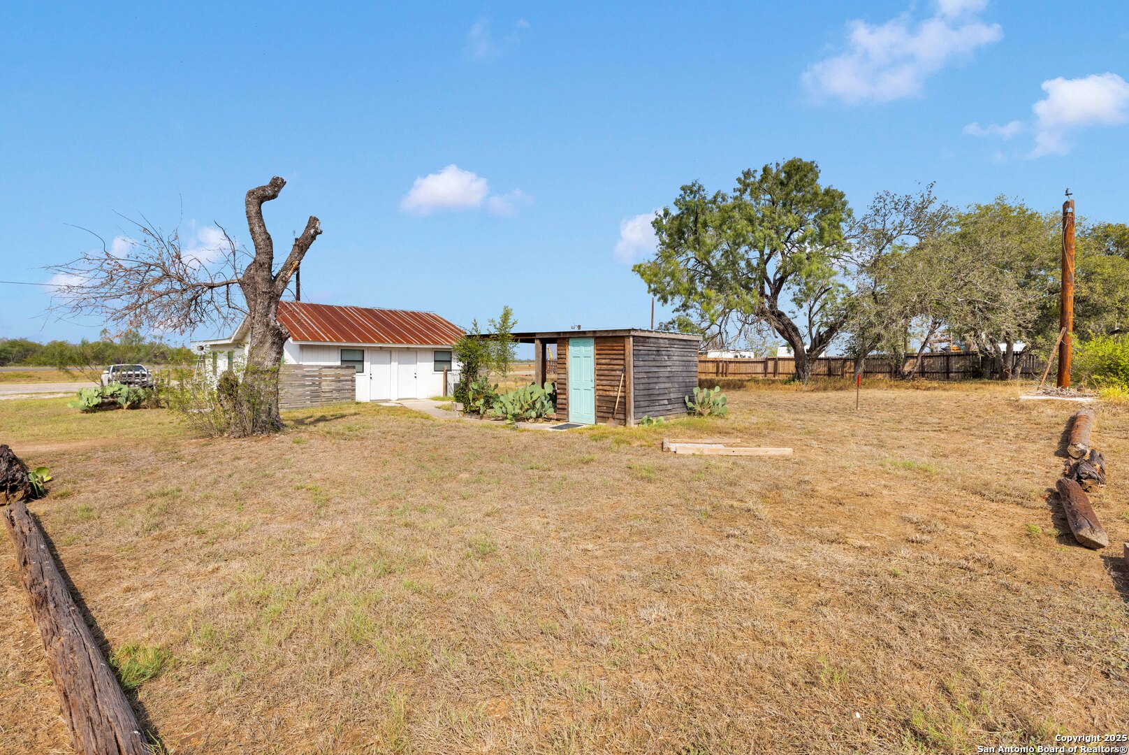 main property photo 5