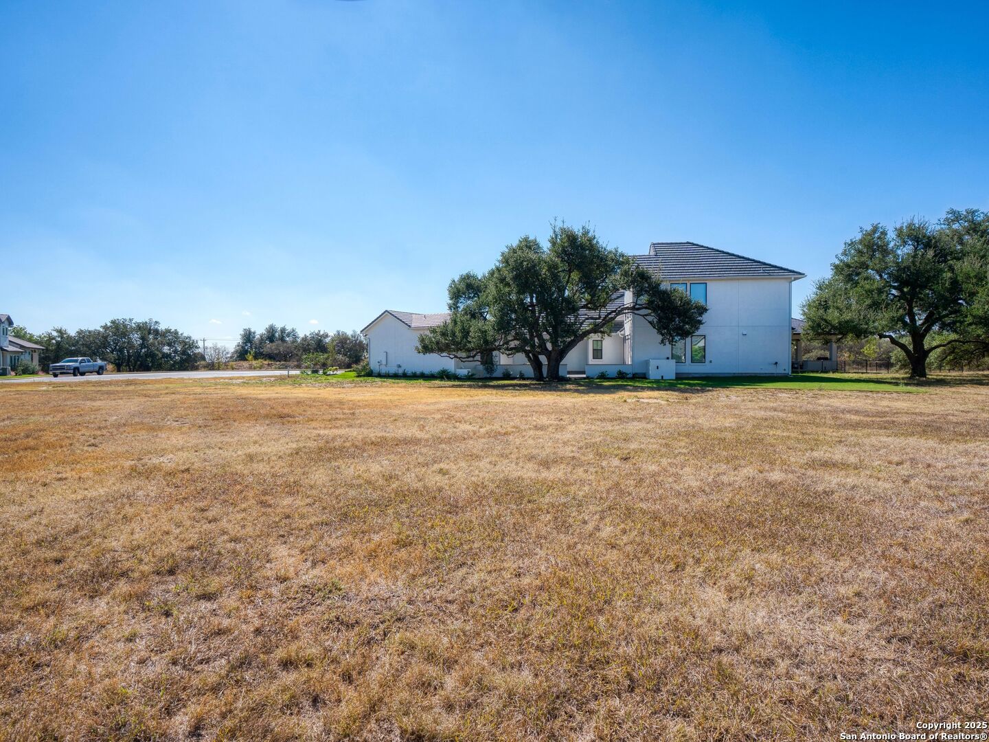 main property photo 10