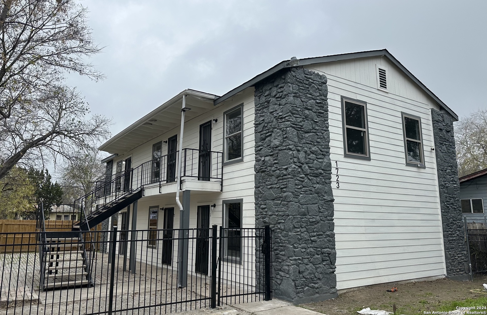 main property photo 9
