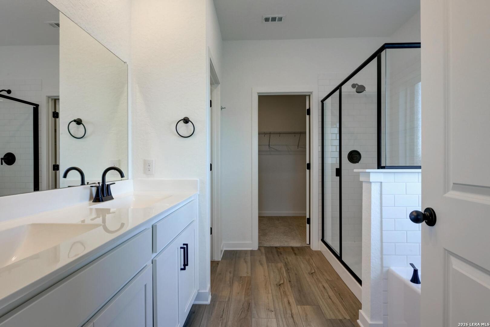 property viewer photo 16