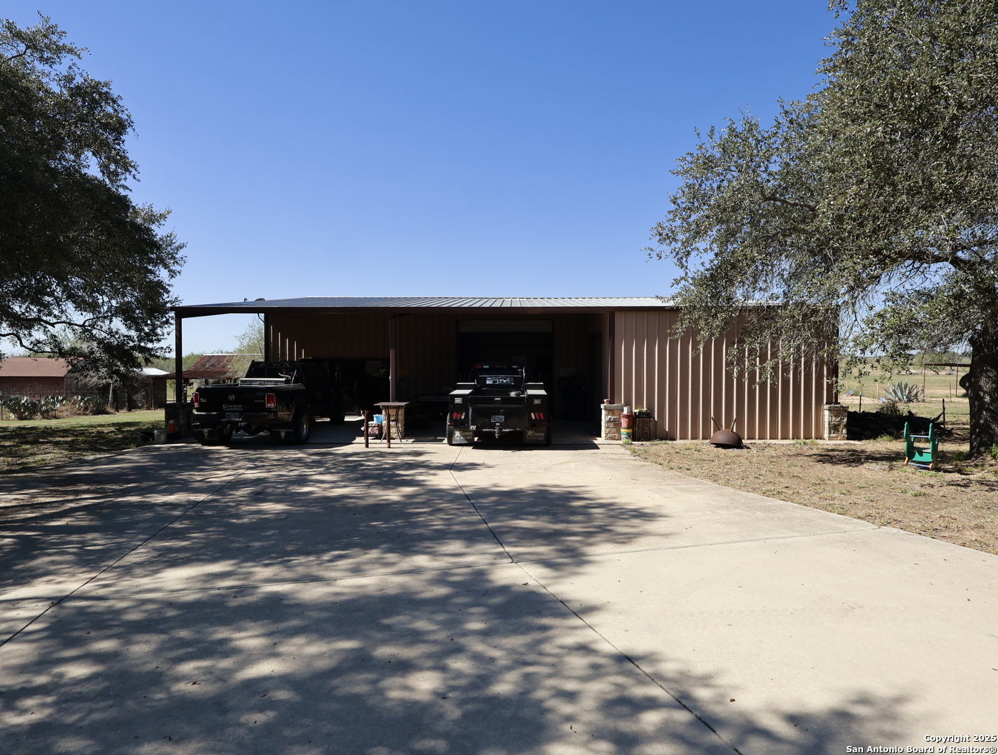 main property photo 17