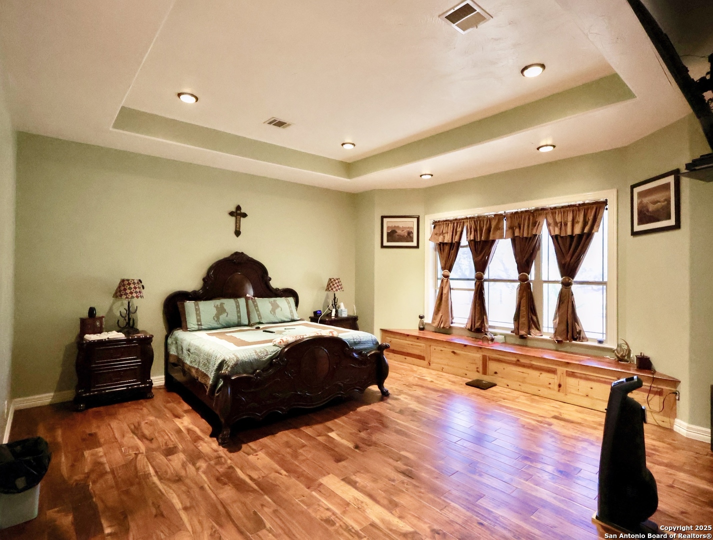 main property photo 13
