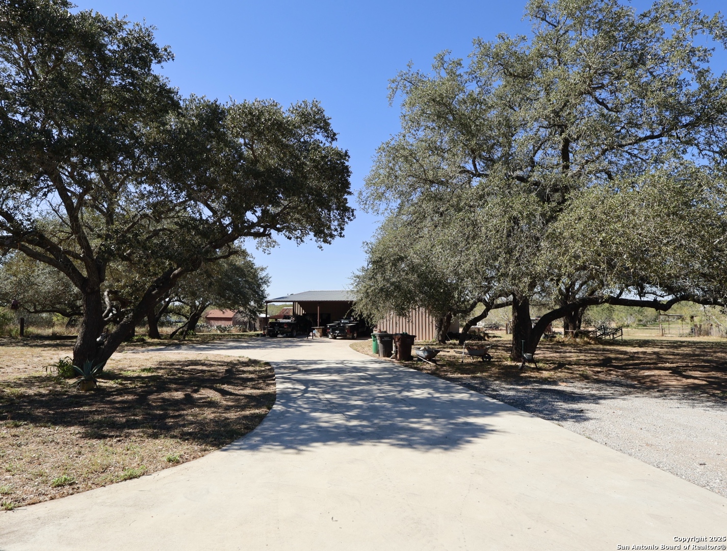 main property photo 8