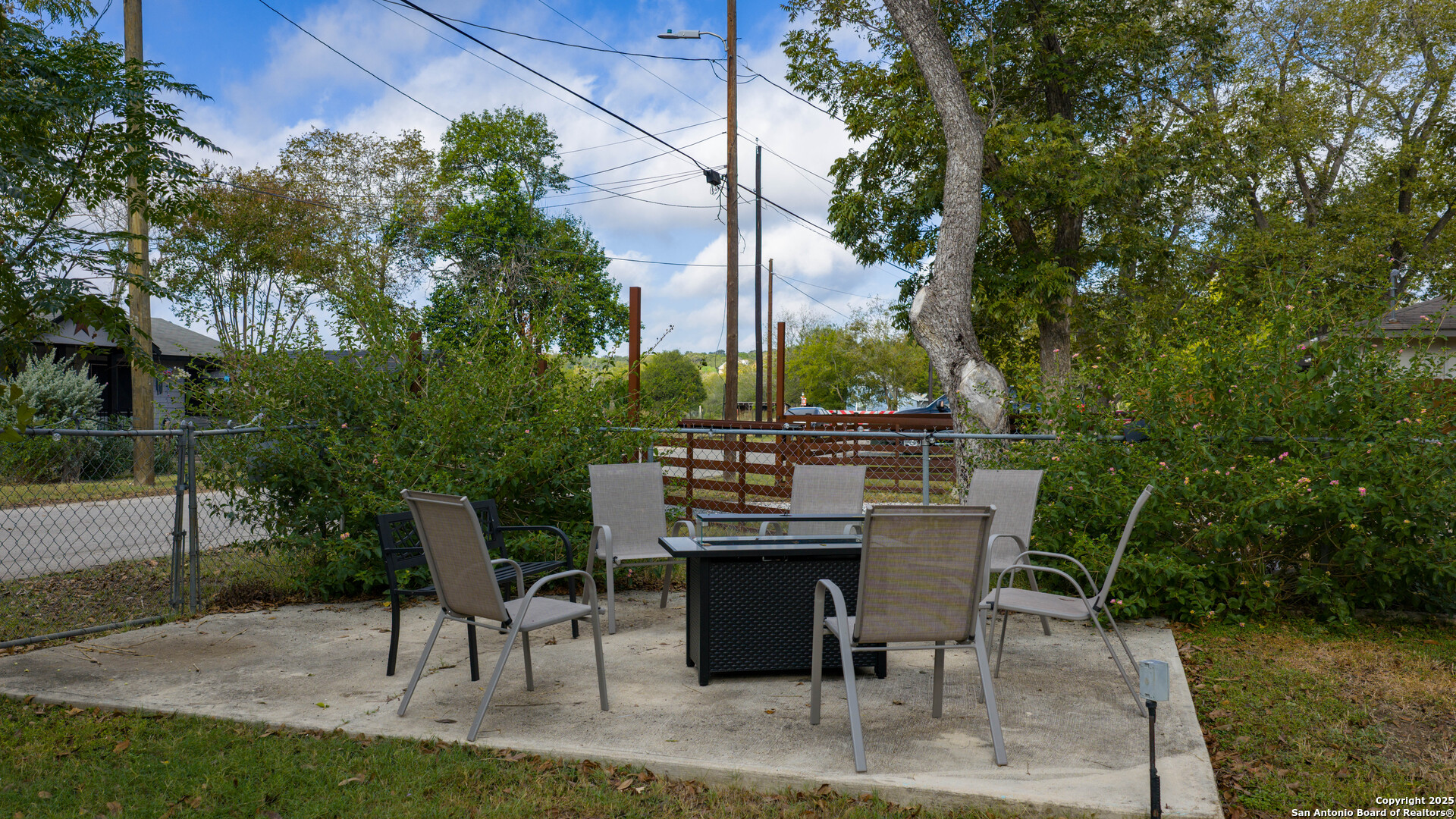 main property photo 19