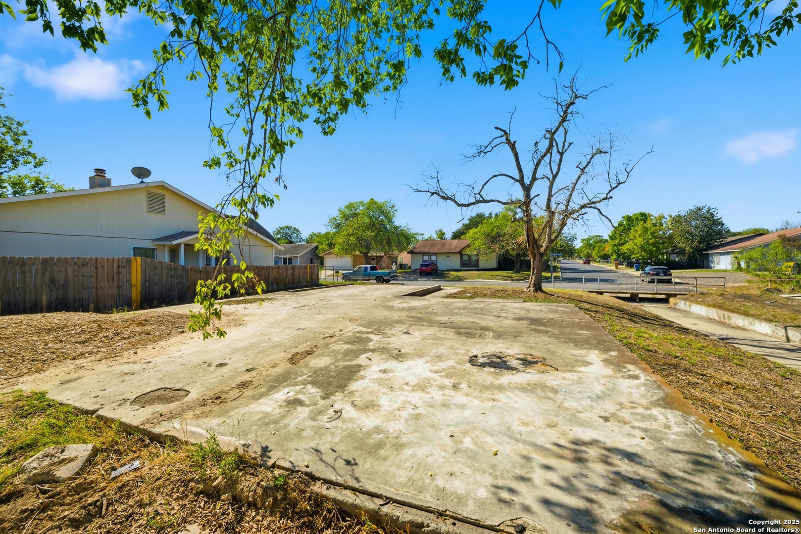 main property photo 11