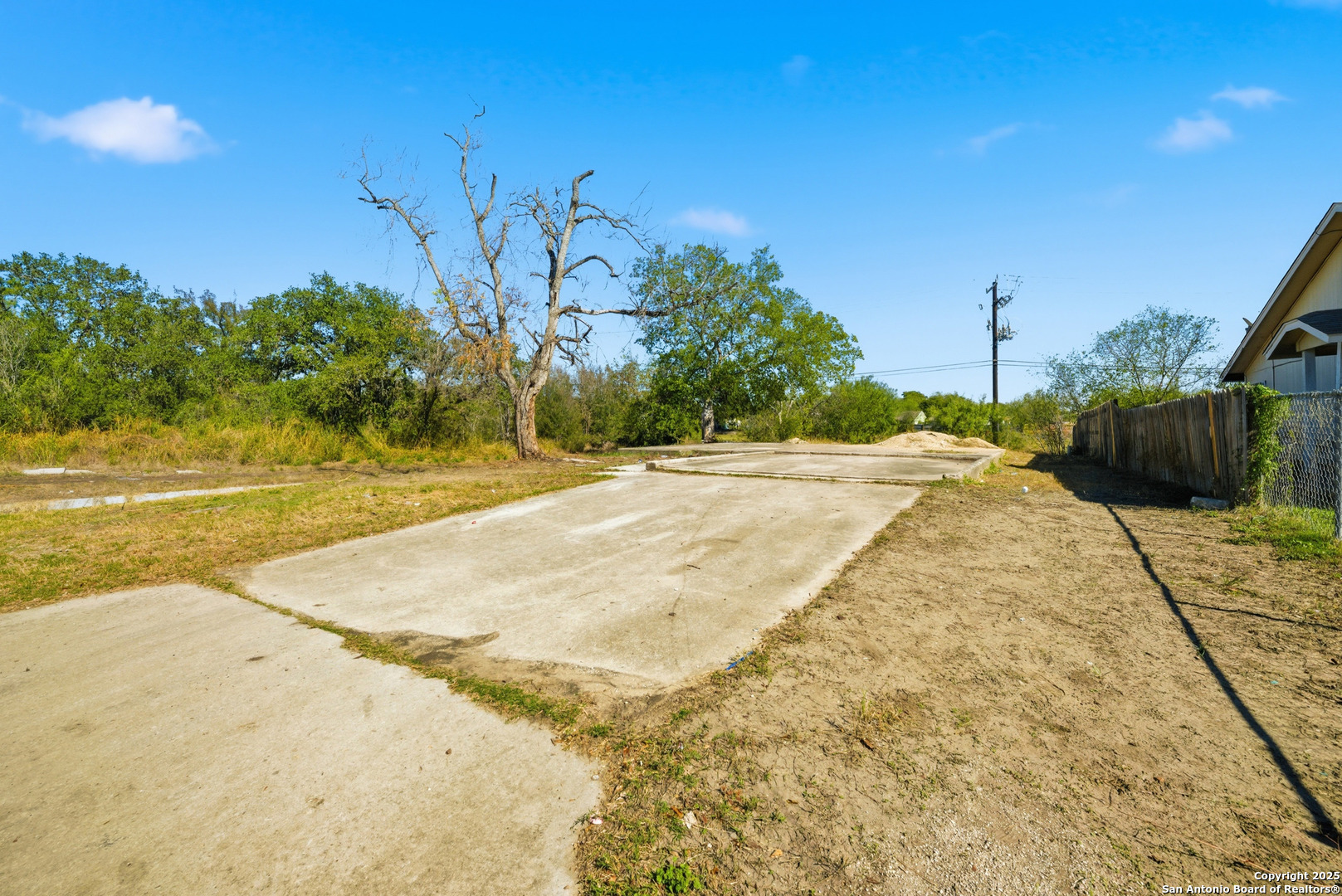 main property photo 12