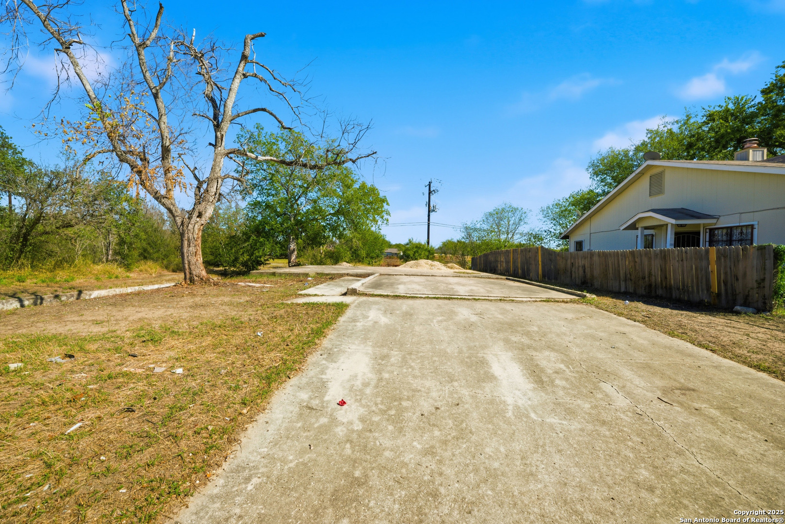 main property photo 13
