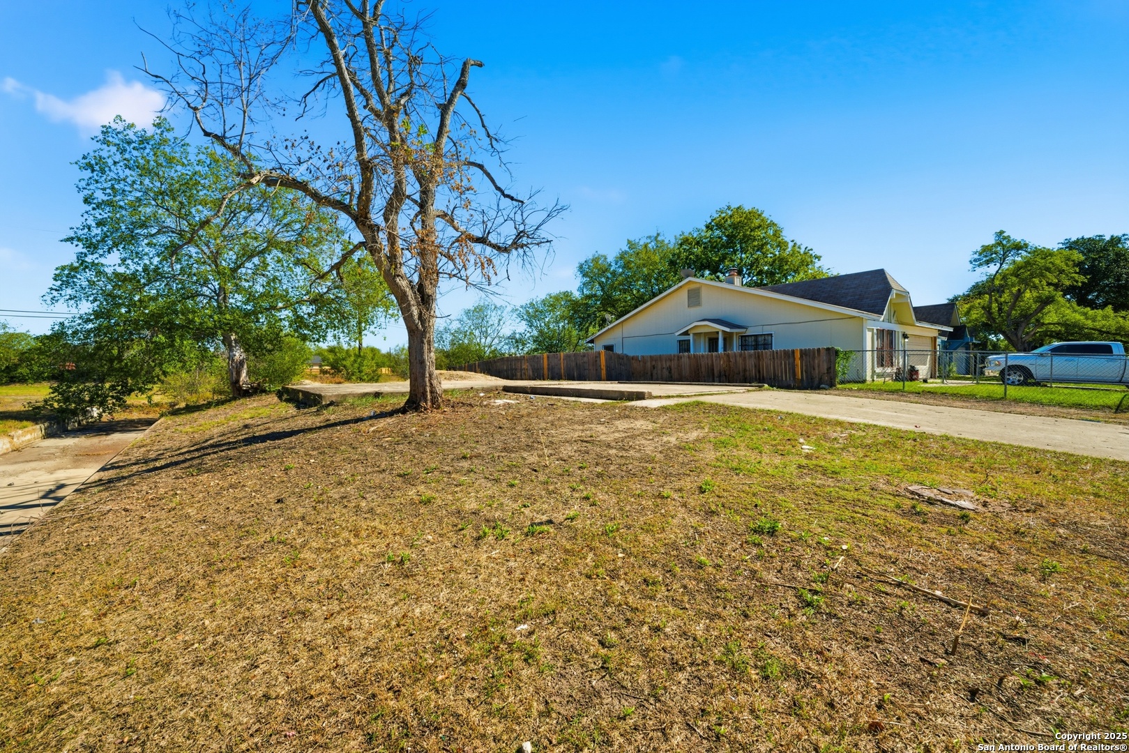 main property photo 9