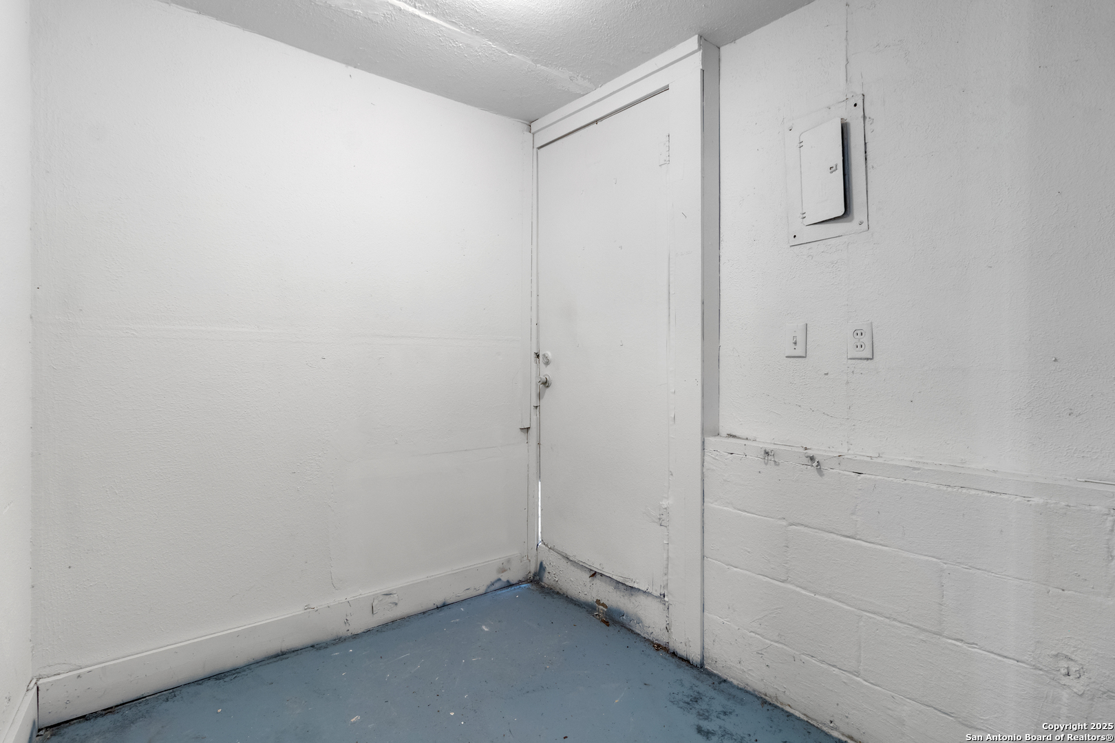 main property photo 23