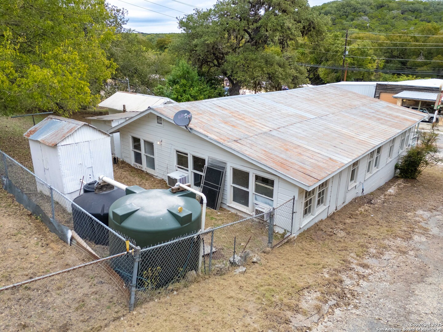 main property photo 40