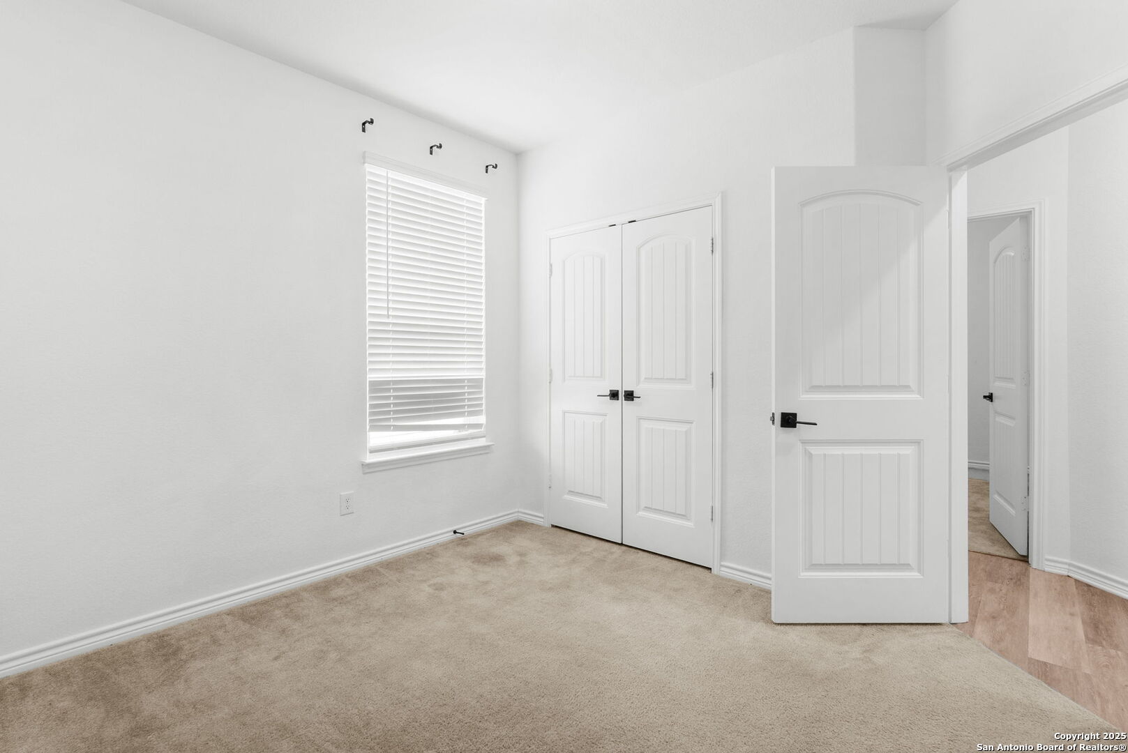 property viewer photo 14
