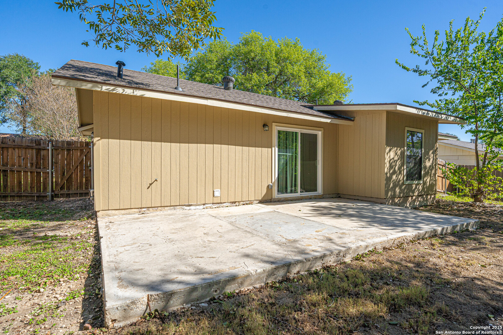 main property photo 22