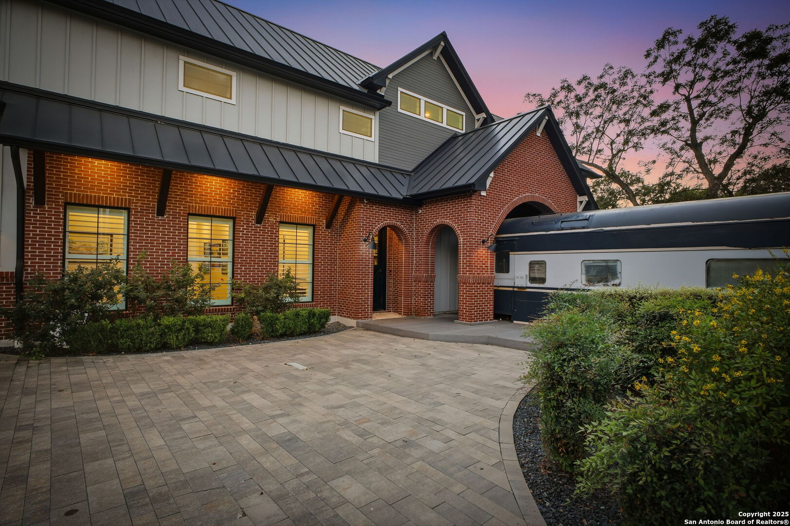 main property photo 8