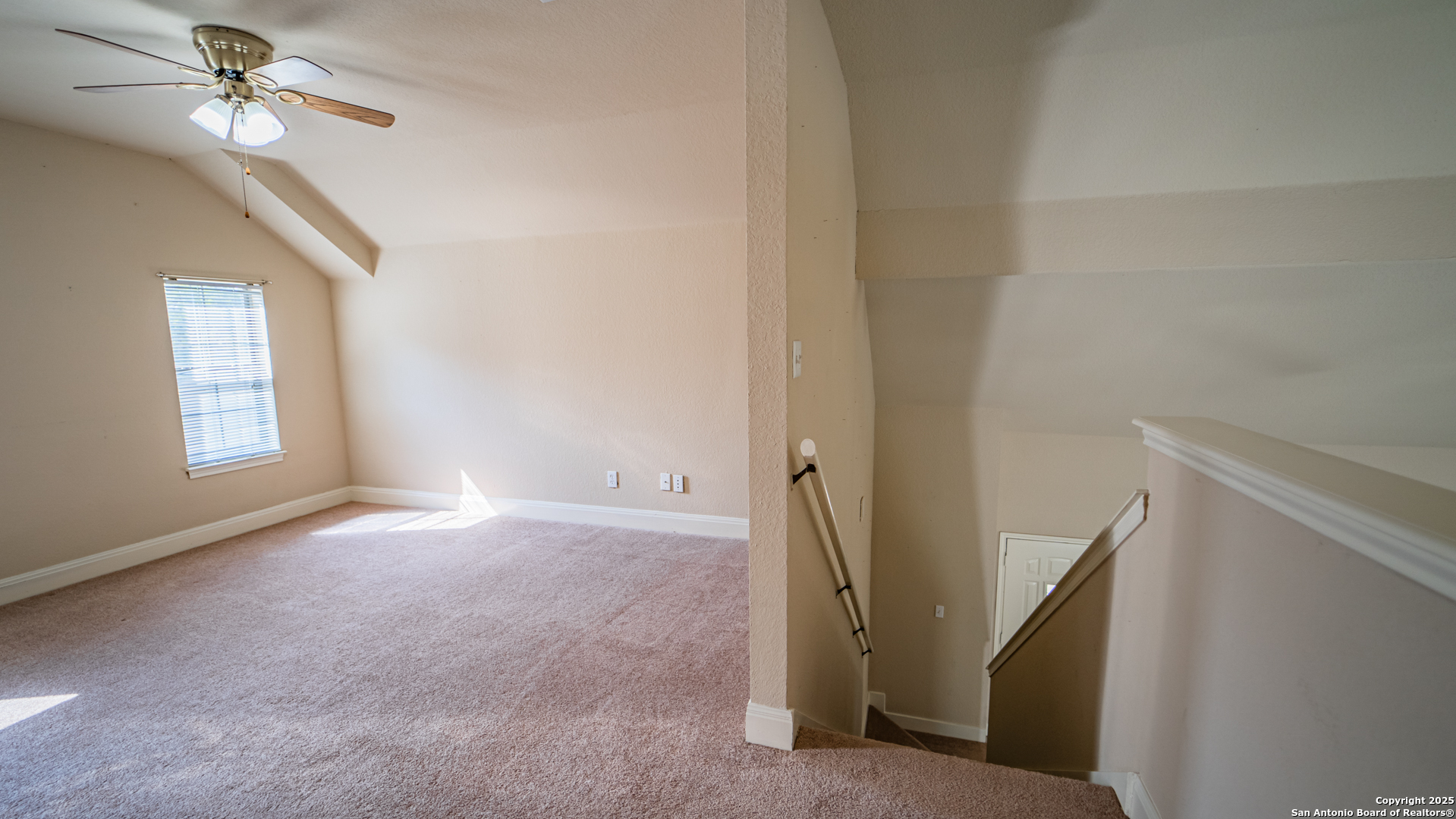 property viewer photo 23
