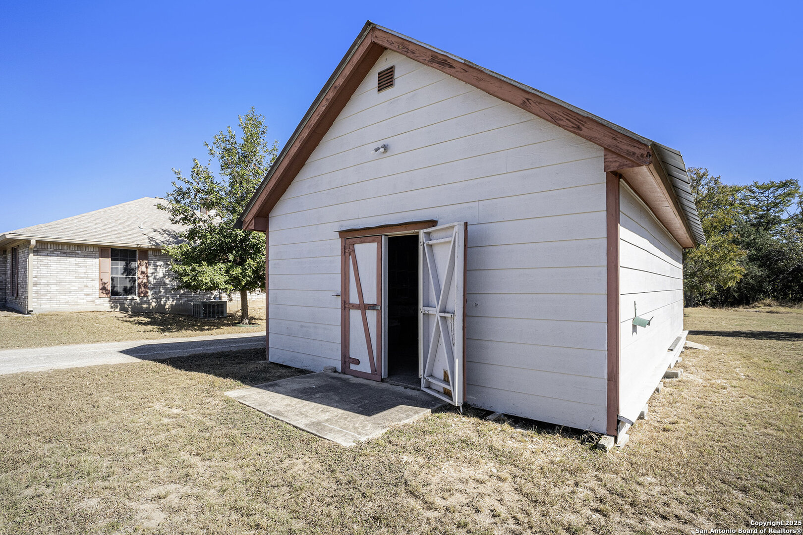main property photo 29