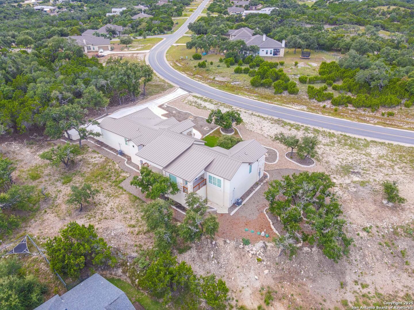 main property photo 40