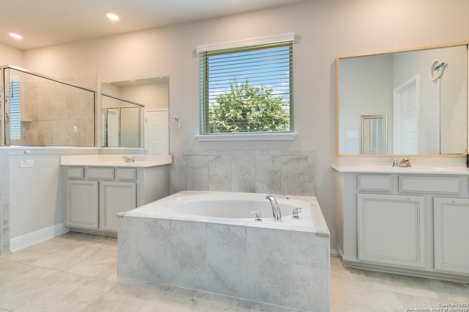 property viewer photo 19