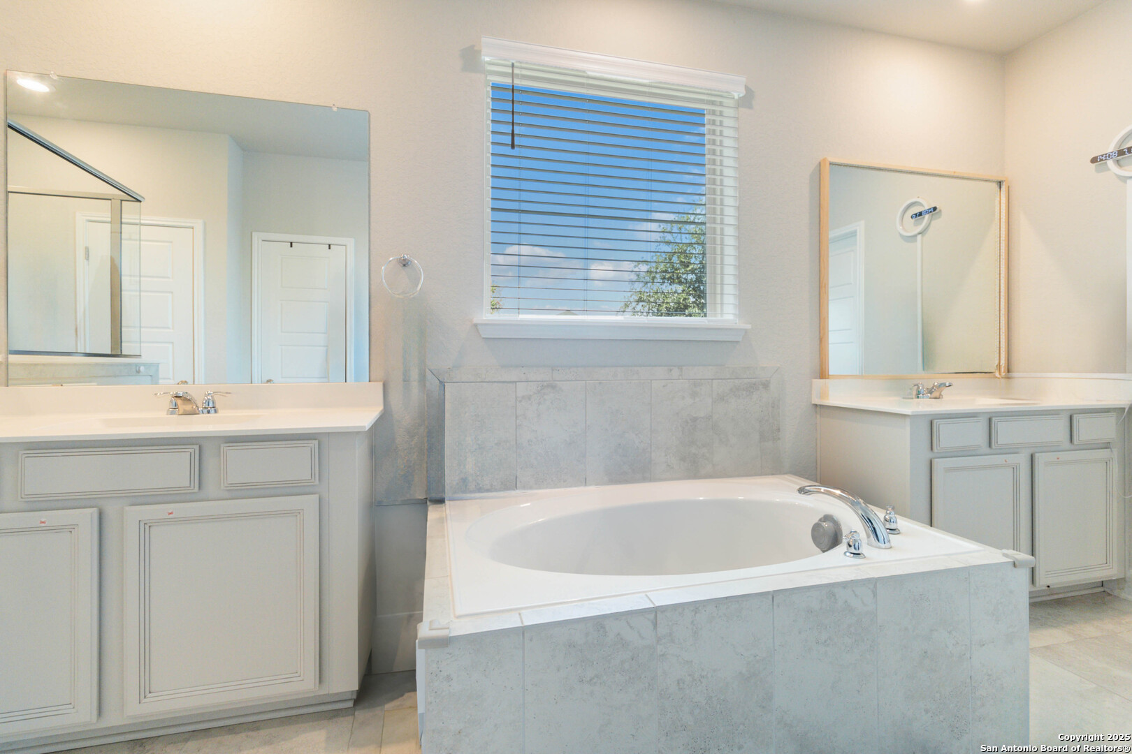 property viewer photo 20