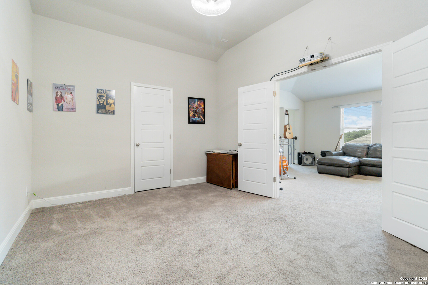 property viewer photo 26