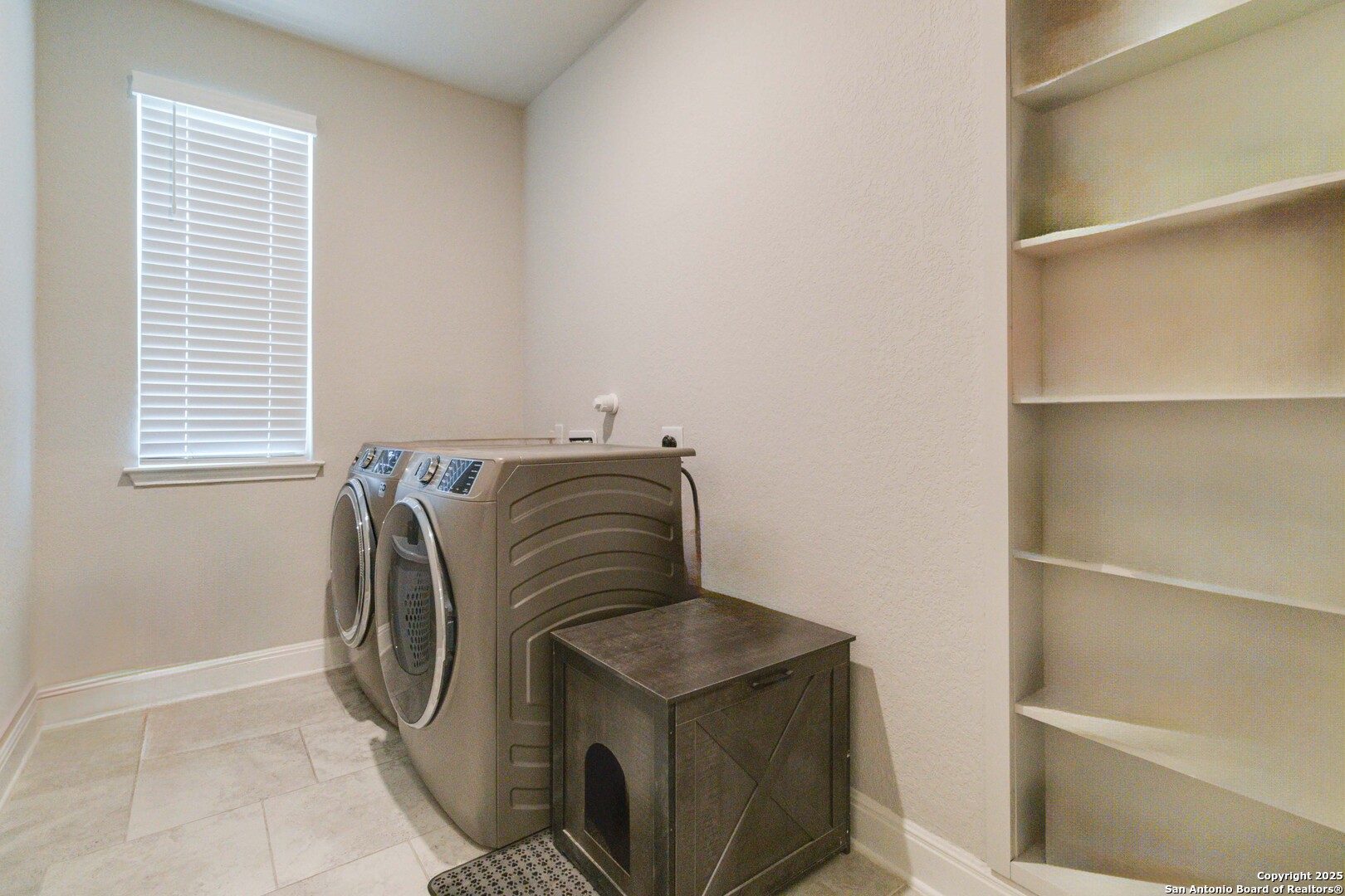 property viewer photo 41