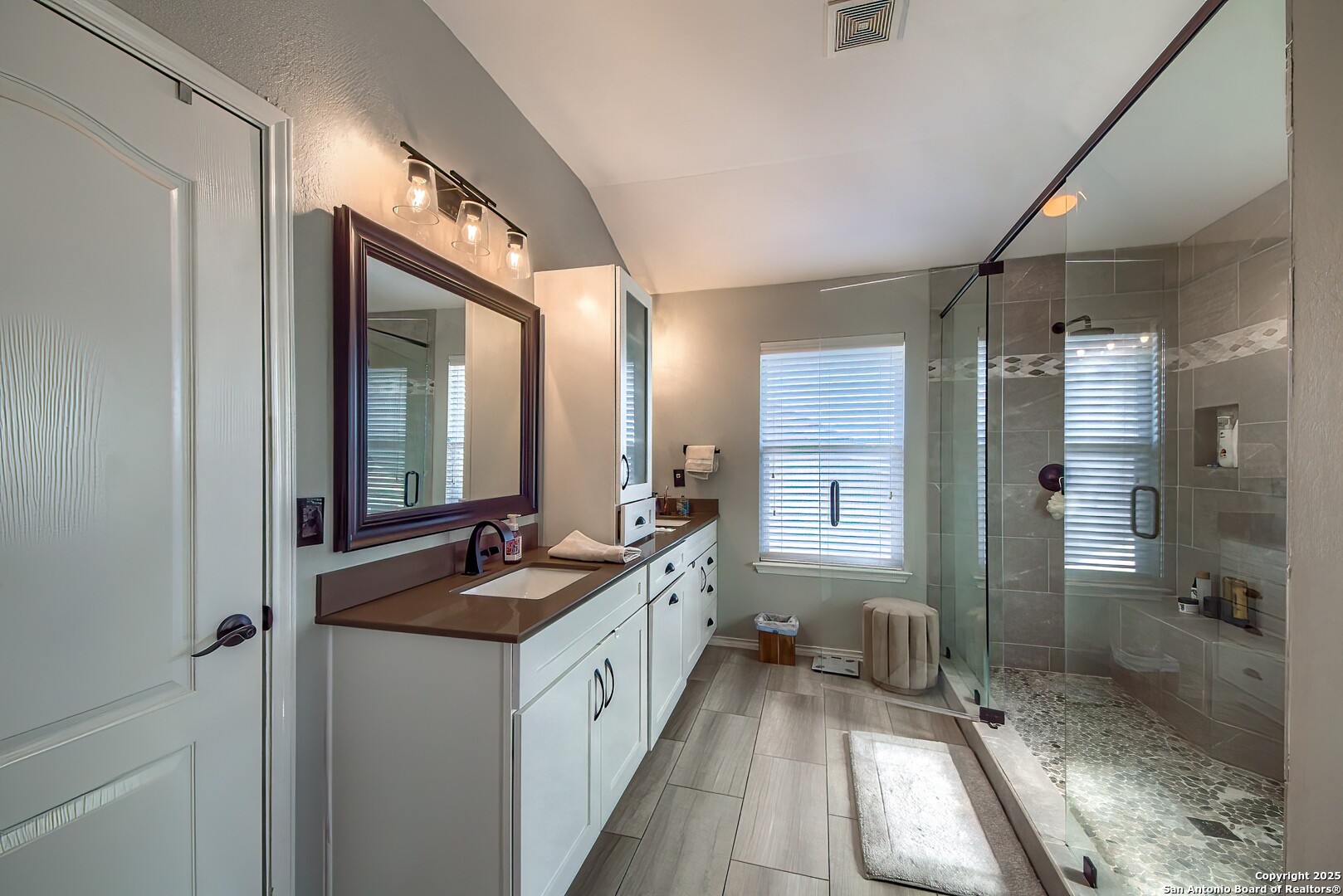 property viewer photo 15