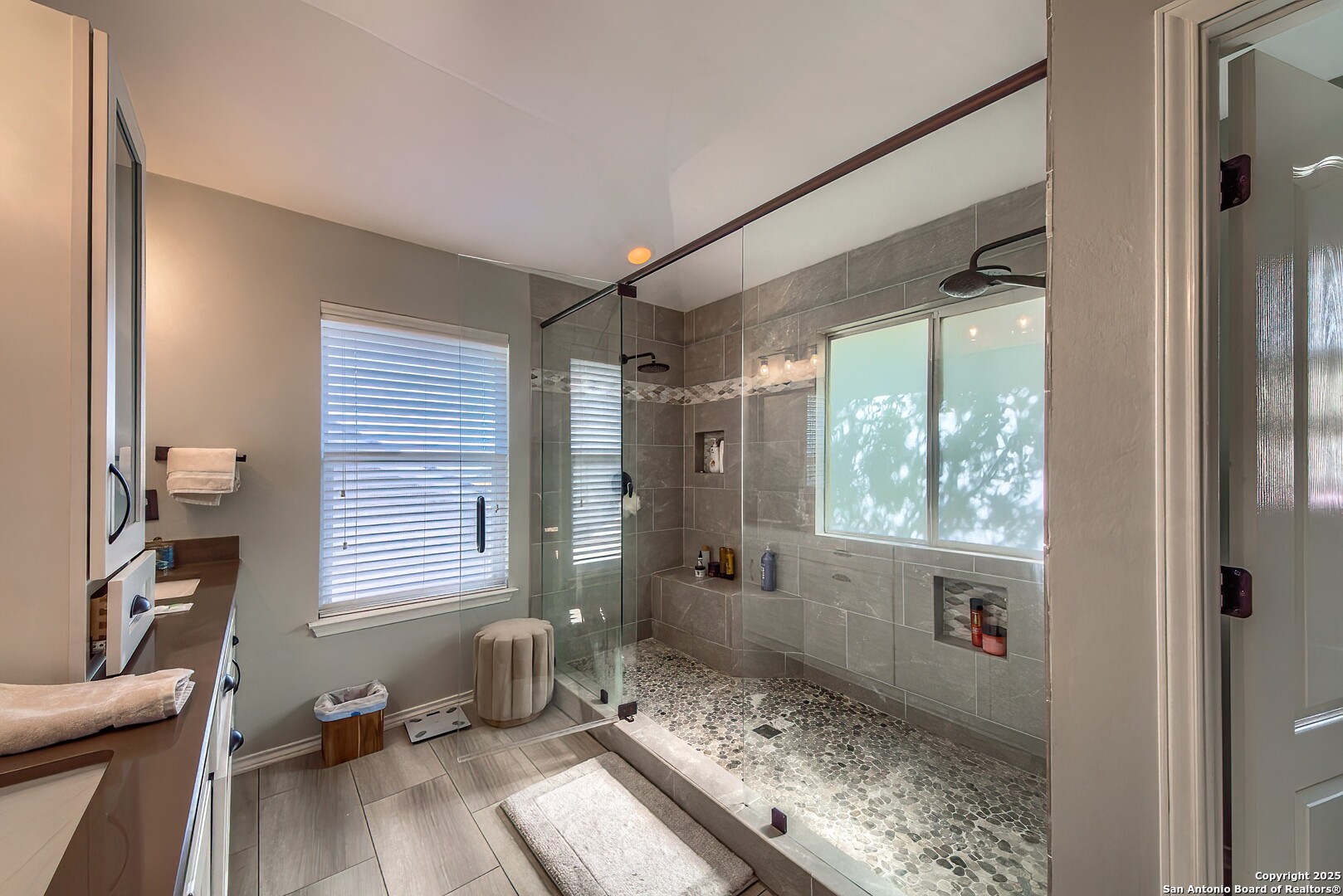 property viewer photo 16