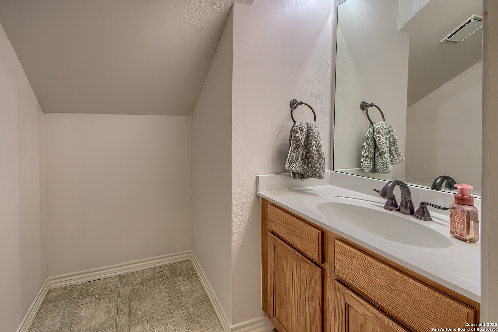 property viewer photo 18