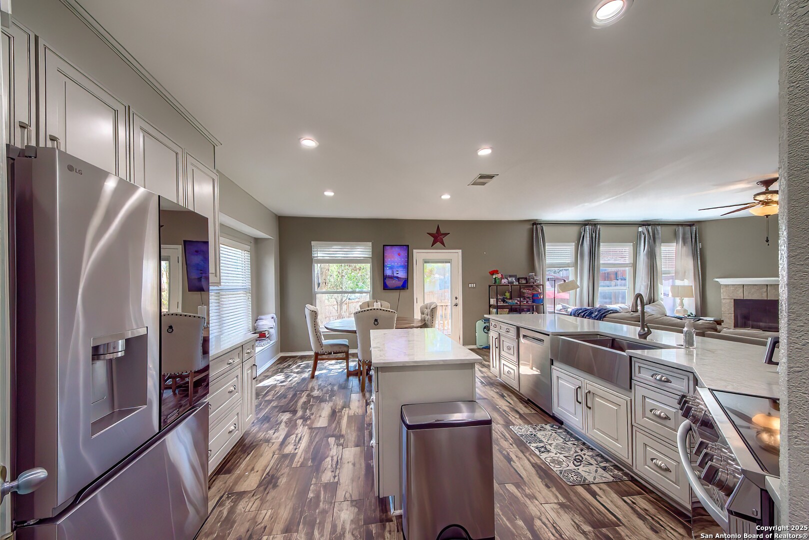 property viewer photo 3