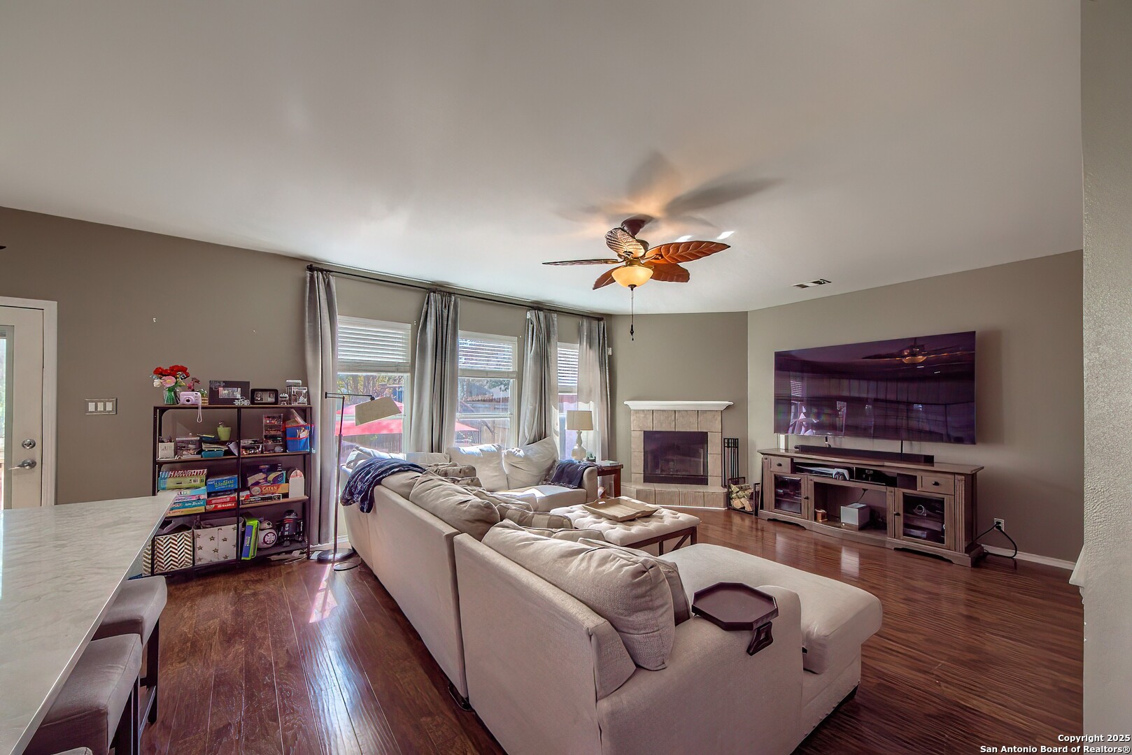 property viewer photo 7
