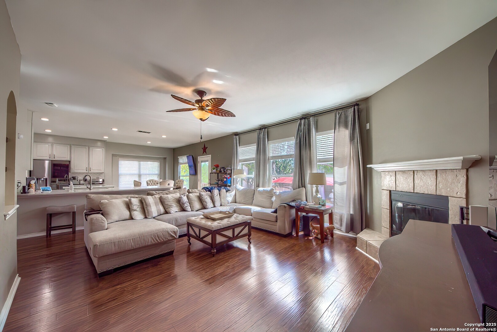 property viewer photo 9