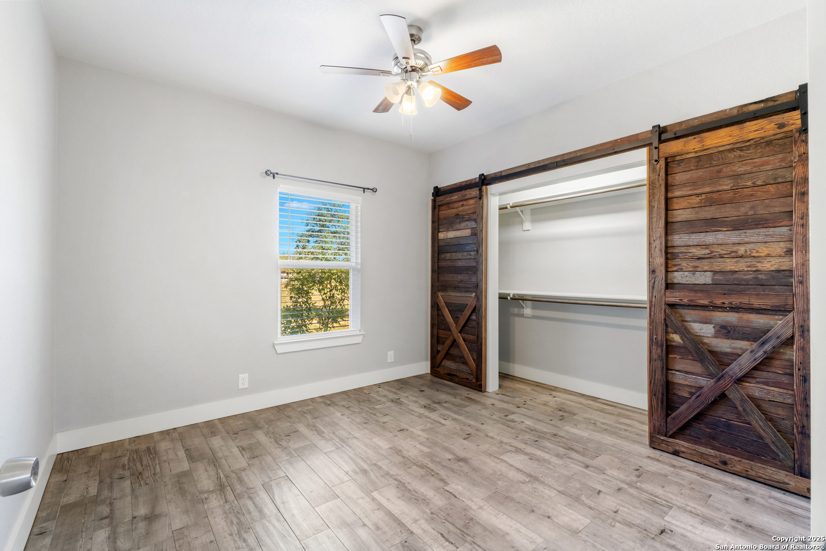 property viewer photo 18