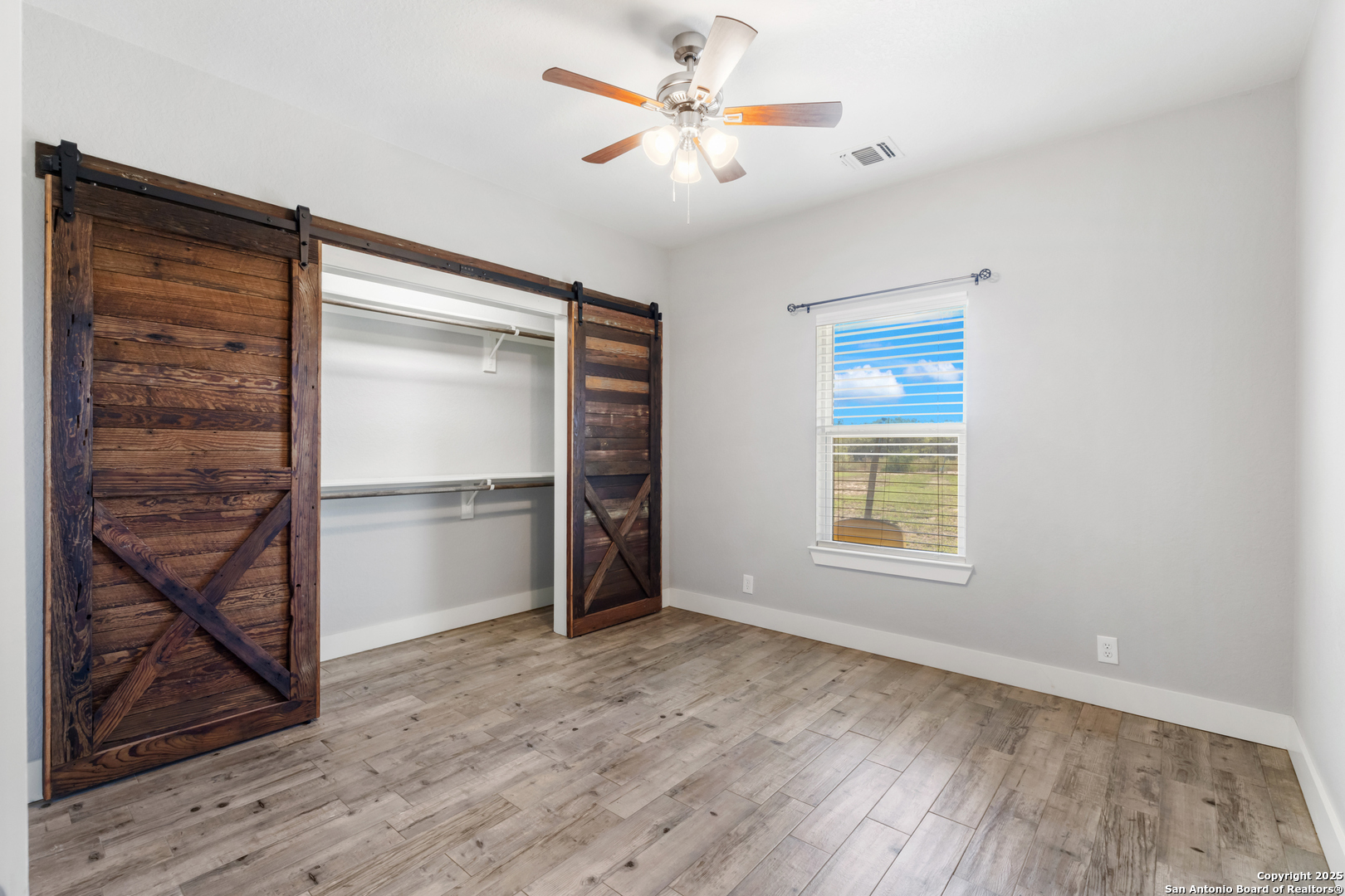 property viewer photo 19