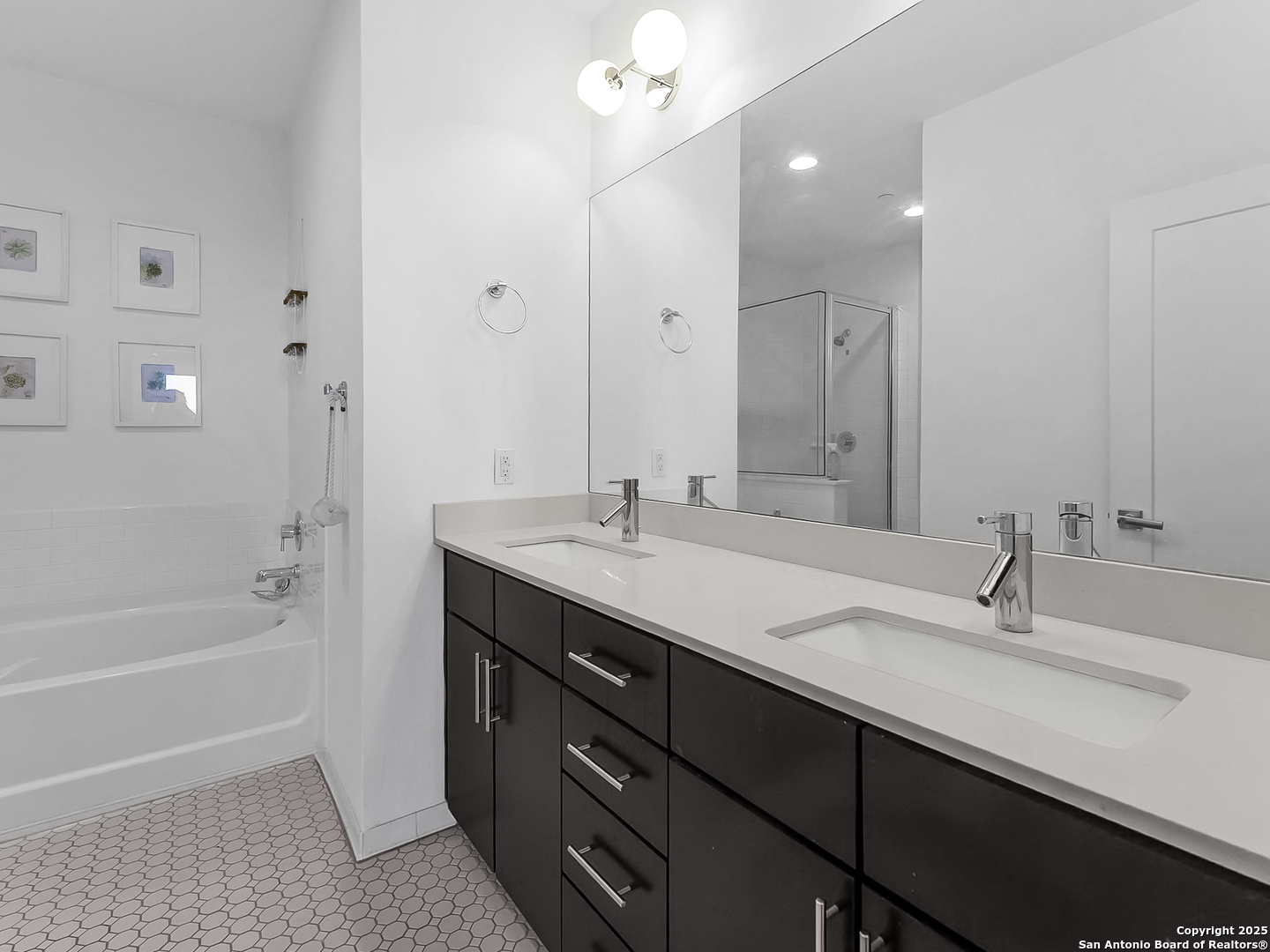property viewer photo 2