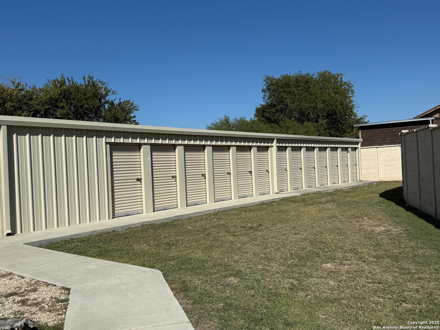 main property photo 19