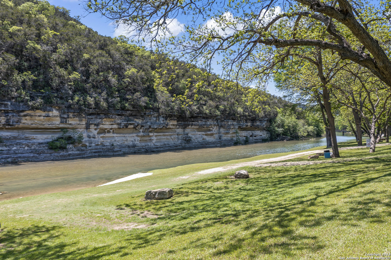 main property photo 28