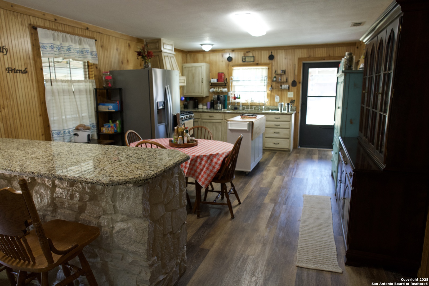 main property photo 4