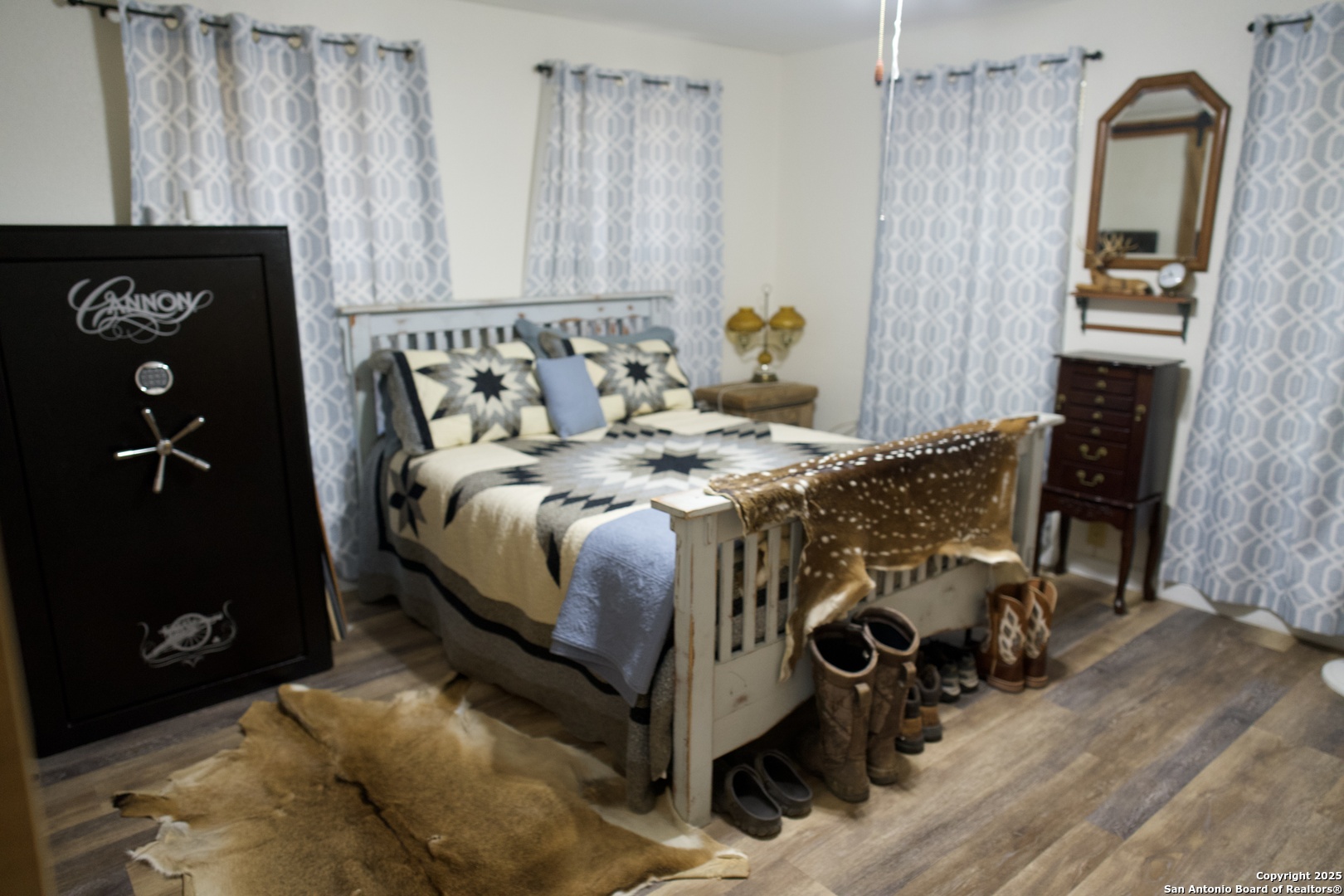 main property photo 9