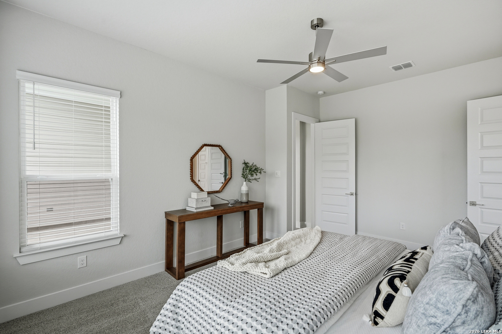 property viewer photo 36