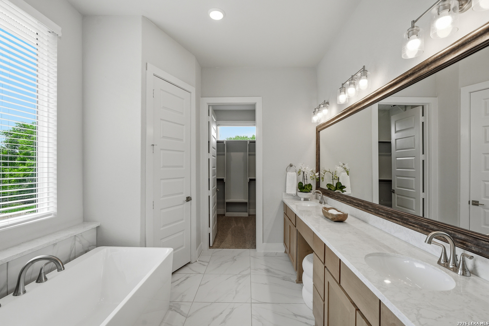 property viewer photo 37