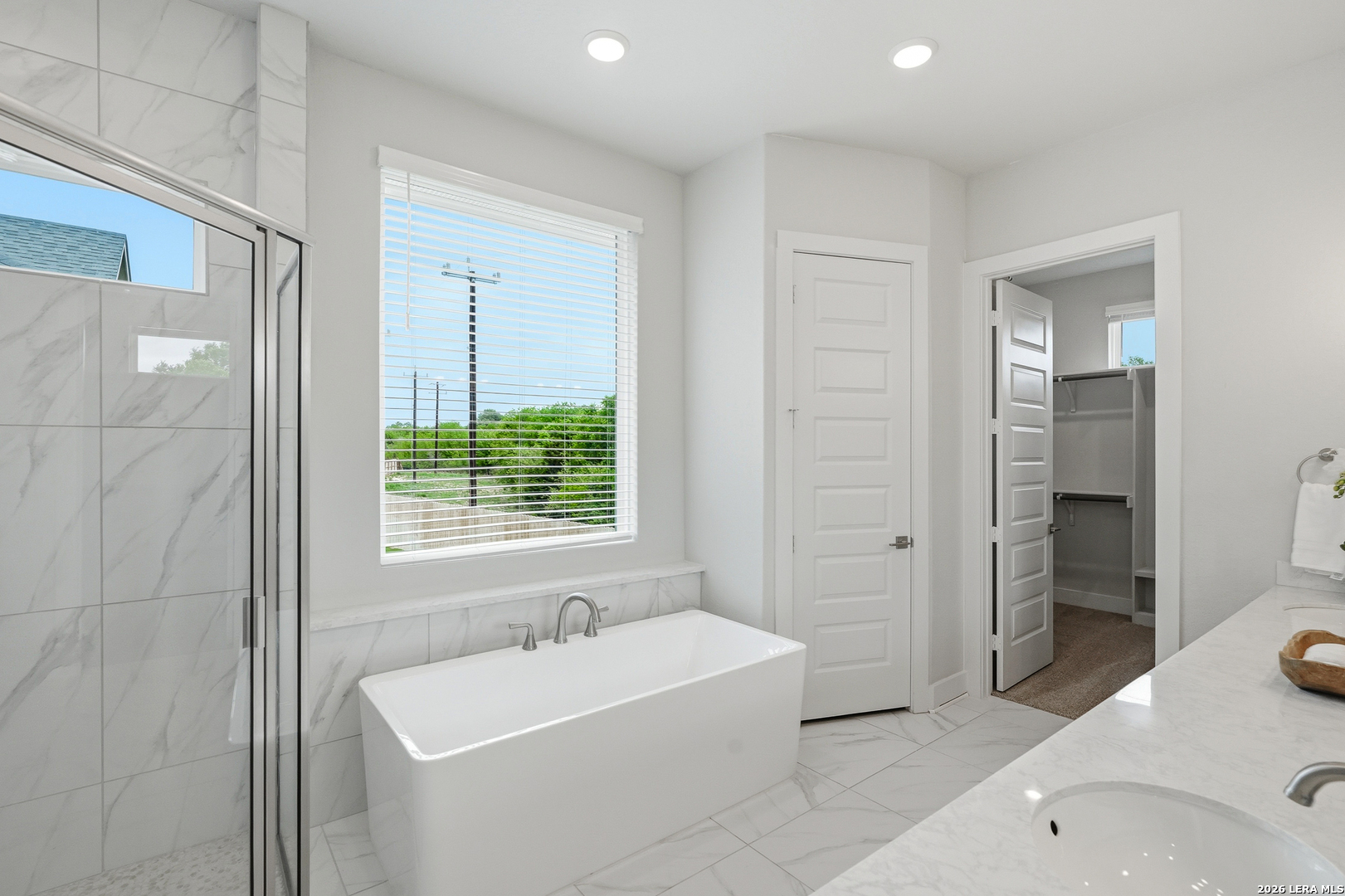 property viewer photo 38