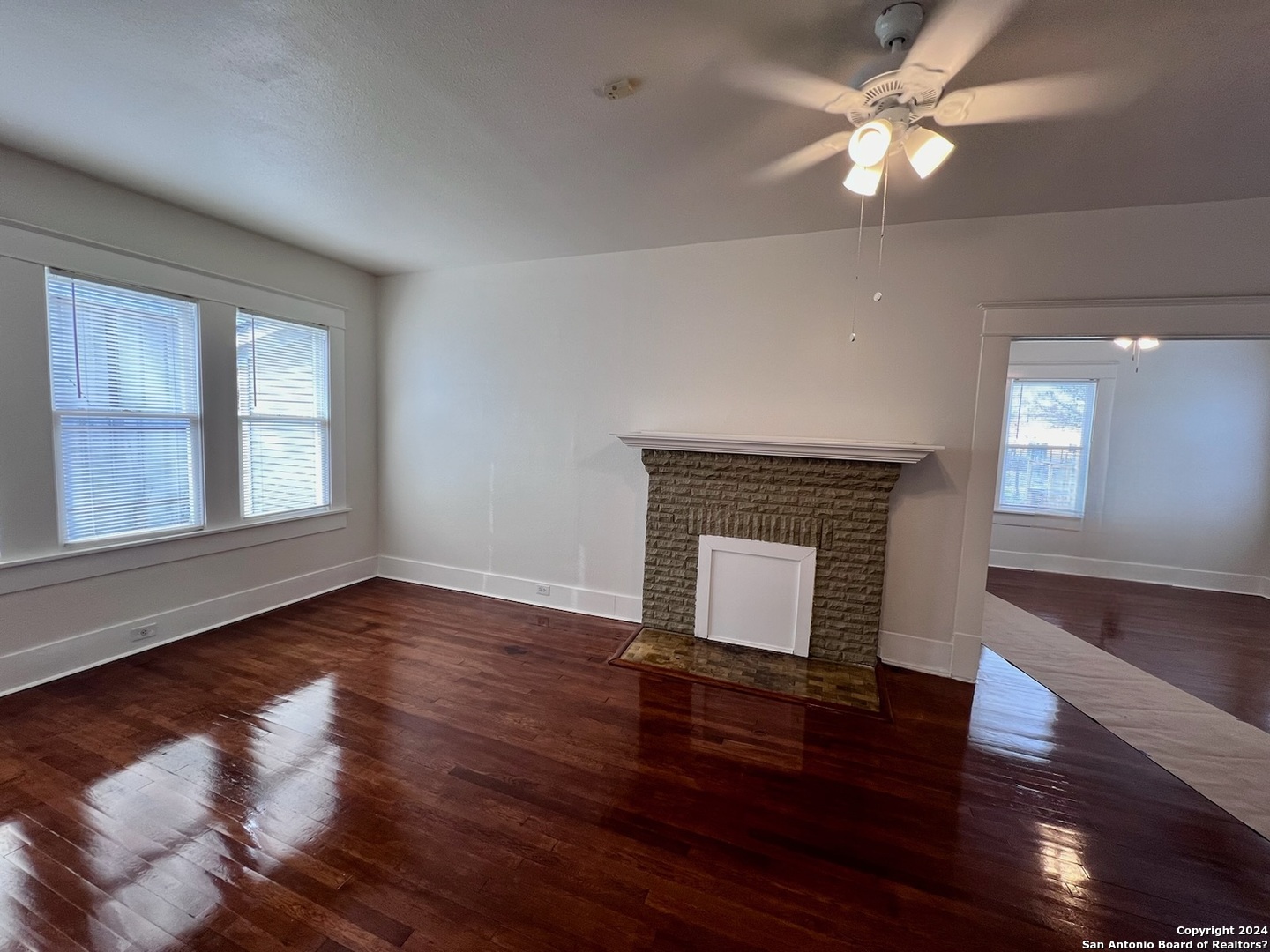 property viewer photo 5