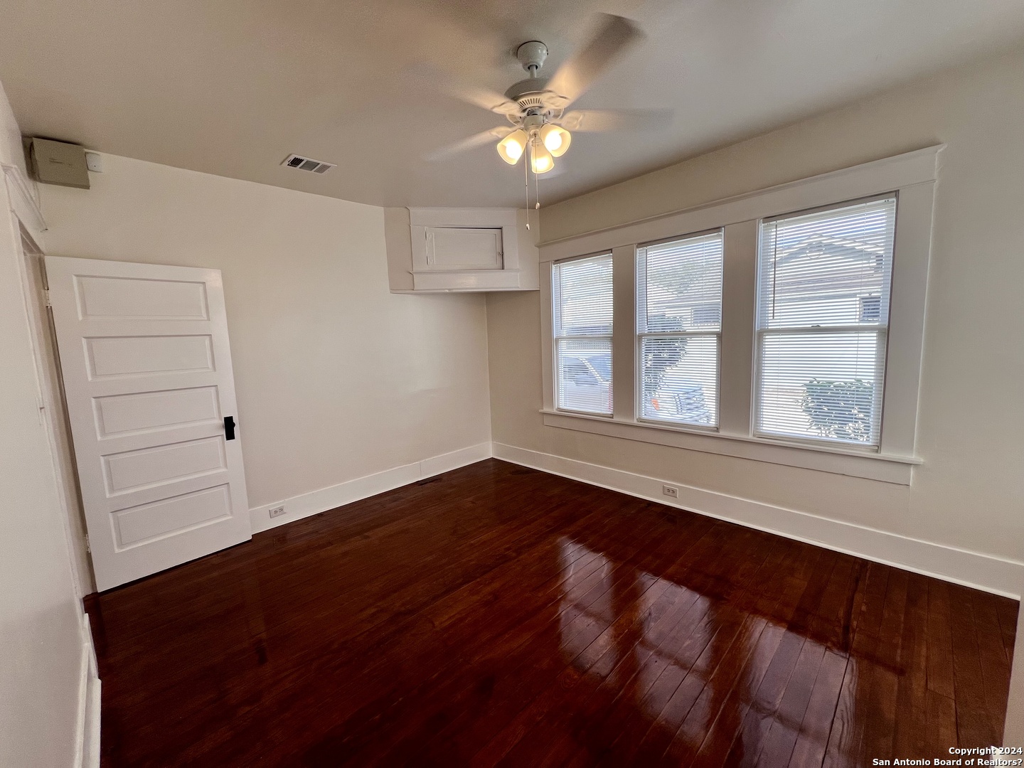 property viewer photo 9