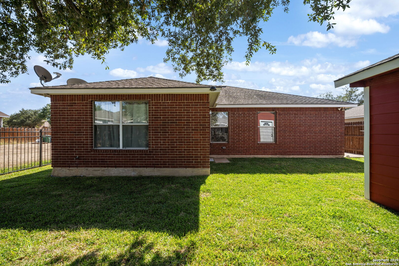 main property photo 28